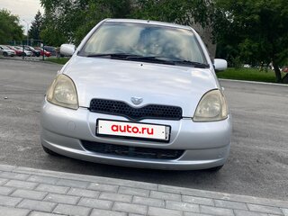 2000 Toyota Vitz I (P10), белый, 280000 рублей, вид 1