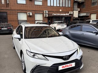 2018 Toyota Camry VIII (XV70), белый, 1900000 рублей, вид 2