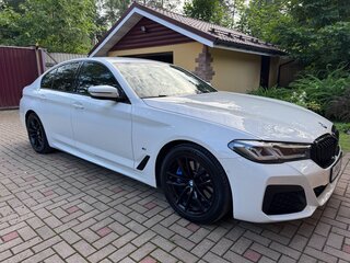 2021 BMW 5 серии 530i xDrive VII (G30/G31/G38) Рестайлинг, белый, 6500000 рублей, вид 2