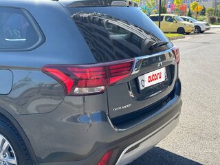 2022 Mitsubishi Outlander III Рестайлинг 3, серый, 1950000 рублей, вид 5