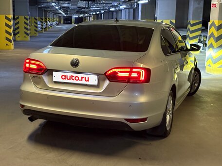 2014 Volkswagen Jetta VI, серебристый, вид 5