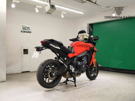 2023 Yamaha MT-09 Tracer (FJ-09), красный, 1377000 рублей, вид 5