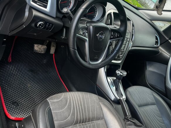 2013 Opel Astra J Рестайлинг, серый, 730000 рублей - вид 4