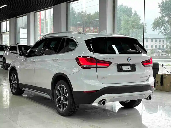 2022 BMW X1 20Li sDrive II (F48) Рестайлинг, белый - вид 3