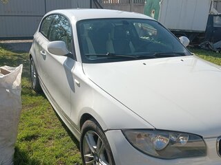2011 BMW 1 серии 118i I (E81/E82/E87/E88) Рестайлинг, белый, 700000 рублей, вид 2