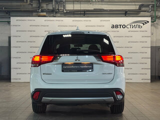 2017 Mitsubishi Outlander III Рестайлинг 2, белый, 1649000 рублей, вид 4