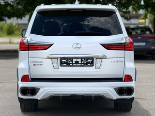 2017 Lexus LX 570 III Рестайлинг 2, белый, 7750000 рублей, вид 4