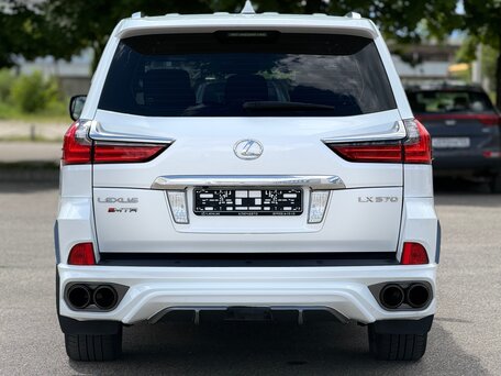 2017 Lexus LX 570 III Рестайлинг 2, белый, 8000000 рублей, вид 4