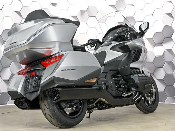 2025 Honda GL 1800 Gold Wing, серебристый, 3649000 рублей - вид 6