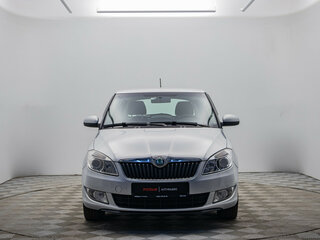 2011 Skoda Fabia II Рестайлинг, серебристый, 765000 рублей, вид 2