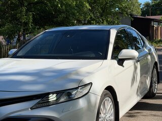 2019 Toyota Camry VIII (XV70), белый, 2050000 рублей, вид 2