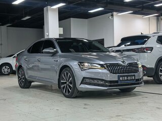 2023 Skoda Superb III Рестайлинг, голубой, 1540000 рублей, вид 1