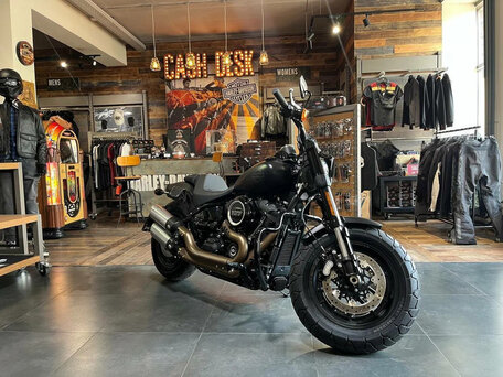 2018 Harley-Davidson Fat Bob, чёрный, 1990000 рублей, вид 3