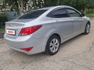 2015 Hyundai Solaris I Рестайлинг, серебристый, 950000 рублей, вид 4