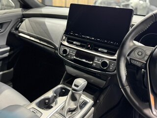 2021 Toyota Crown XV (S220), серый, 5000000 рублей, вид 4