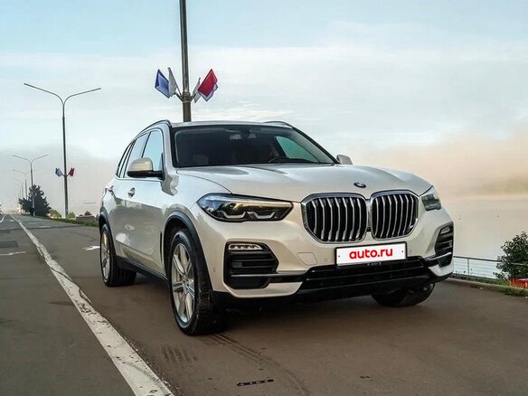 2020 BMW X5 25d IV (G05/G18), белый, 5300000 рублей - вид 1