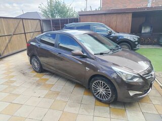 2014 Hyundai Solaris I Рестайлинг, коричневый, 750000 рублей, вид 3