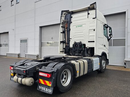 2023 Volvo FH, белый, 12000000 рублей, вид 4