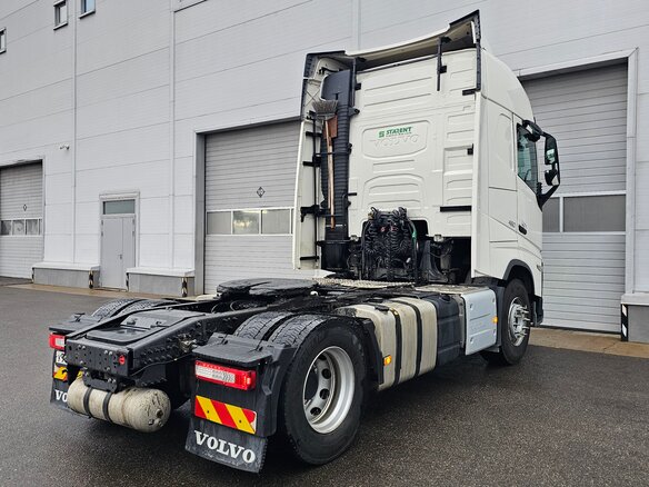 2023 Volvo FH, белый, 12000000 рублей - вид 3