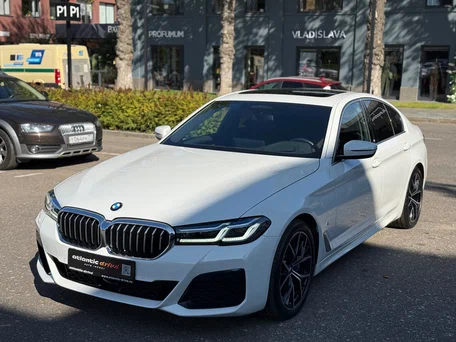 2023 BMW 5 серии 530i xDrive VII (G30/G31/G38) Рестайлинг, белый, 6190000 рублей, вид 1