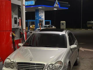 2001 Mercedes-Benz C-Класс 240 II (W203), серебристый, 620000 рублей, вид 3
