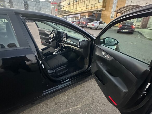 2023 Kia Forte III Рестайлинг, чёрный, 1600000 рублей - вид 14