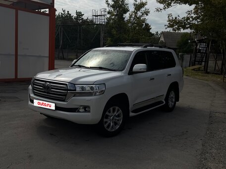 2015 Toyota Land Cruiser 200 Series Рестайлинг 2, белый, 5999000 рублей, вид 1