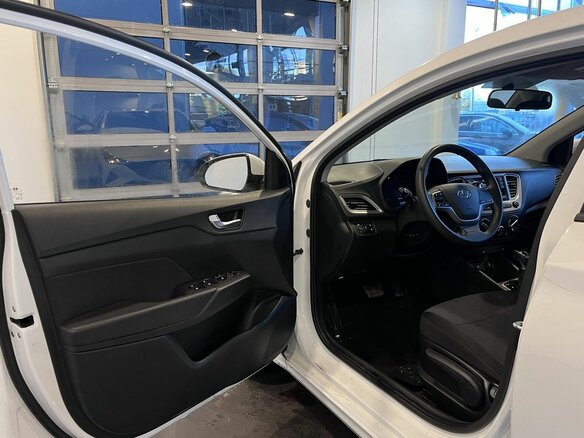 2022 Hyundai Solaris II Рестайлинг, белый, 1549000 рублей - вид 20
