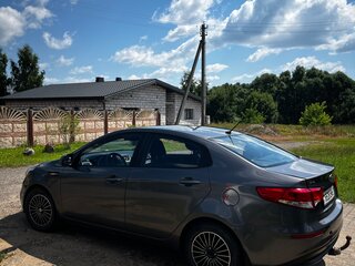 2015 Kia Rio III Рестайлинг, серебристый, 830000 рублей, вид 4