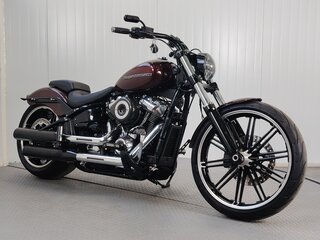 2017 Harley-Davidson Breakout, красный, 1679000 рублей, вид 2