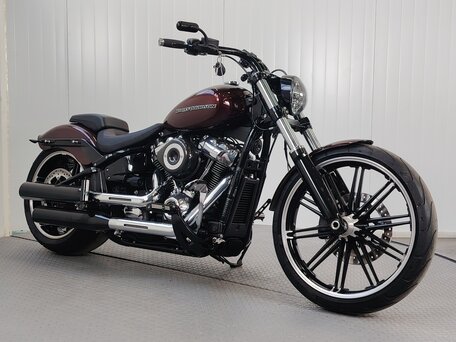 2017 Harley-Davidson Breakout, красный, 1679000 рублей, вид 2