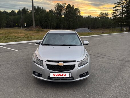 2011 Chevrolet Cruze I, серебристый, 580000 рублей, вид 2