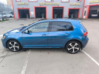 2021 Volkswagen Golf VII Рестайлинг, синий, 1900000 рублей, вид 4