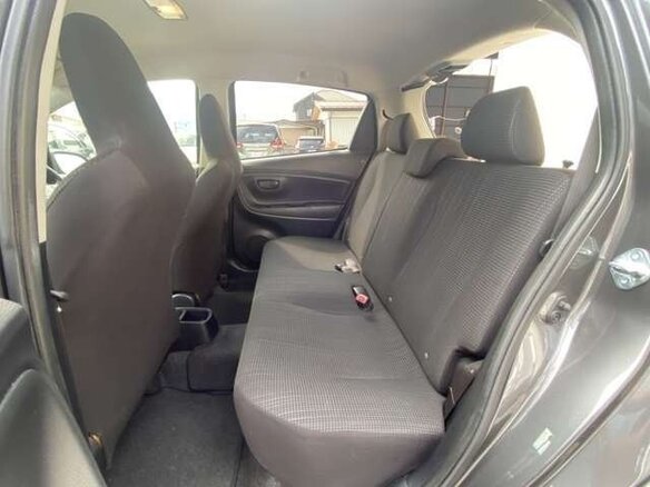 2018 Toyota Vitz III (XP130) Рестайлинг, серый, 990000 рублей - вид 24