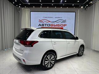 2022 Mitsubishi Outlander III Рестайлинг 3, белый, 2040000 рублей, вид 4