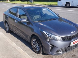 2021 Kia Rio IV Рестайлинг, серый, 1400000 рублей, вид 3