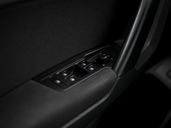 2021 Volkswagen Tiguan II Рестайлинг, серебристый, 2305000 рублей - вид 9