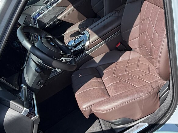 2023 BMW 7 серии 740d xDrive VII (G70), серый, 15700000 рублей - вид 15