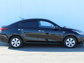 2019 Kia Rio IV, чёрный, 1300000 рублей, вид 4