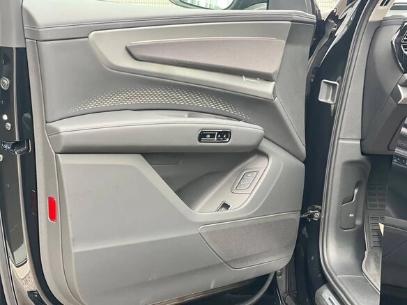 2026 Audi Q7 III (G8), чёрный, 17990000 рублей - вид 30