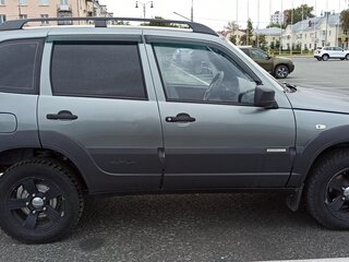 2015 Chevrolet Niva I Рестайлинг, серый, 520000 рублей, вид 3