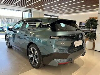 2025 BMW iX xDrive45 I (I20) Рестайлинг, серый, 9091033 рублей, вид 5