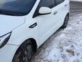 2015 Kia Rio III Рестайлинг, белый, 530000 рублей - вид 4