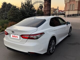 2020 Toyota Camry VIII (XV70), белый, 1790000 рублей, вид 4
