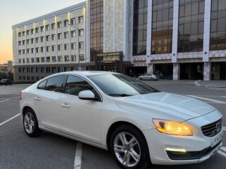 2014 Volvo S60 II Рестайлинг, белый, 1020000 рублей, вид 3