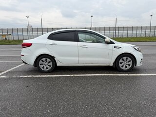 2016 Kia Rio III Рестайлинг, белый, 440000 рублей, вид 2
