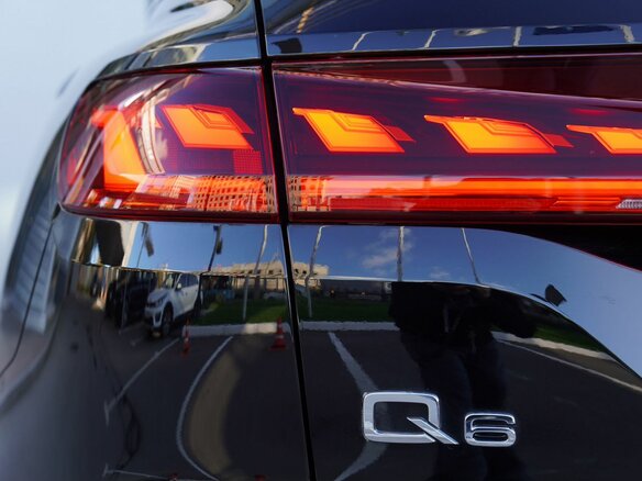 2026 Audi Q6 40 TFSI, чёрный, 7359000 рублей - вид 10