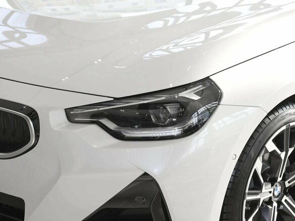 2025 BMW 2 серии 220i G42 Рестайлинг, белый, 6325000 рублей - вид 2
