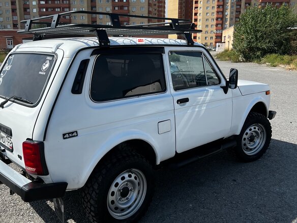 1997 Lada (ВАЗ) 2121 (4x4) I Рестайлинг, белый, 340000 рублей - вид 2