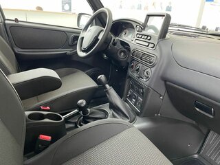 2026 Lada (ВАЗ) Niva Travel I Рестайлинг, серебристый, 1809000 рублей, вид 3